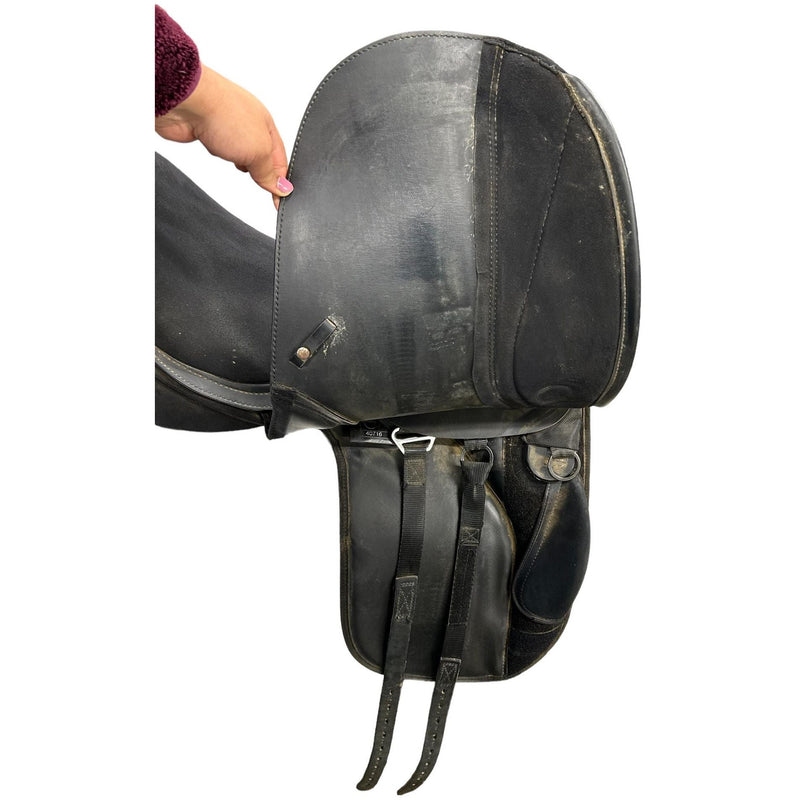 Thorowgood Synthetic Dressage Saddle - black 18 in. - USED -