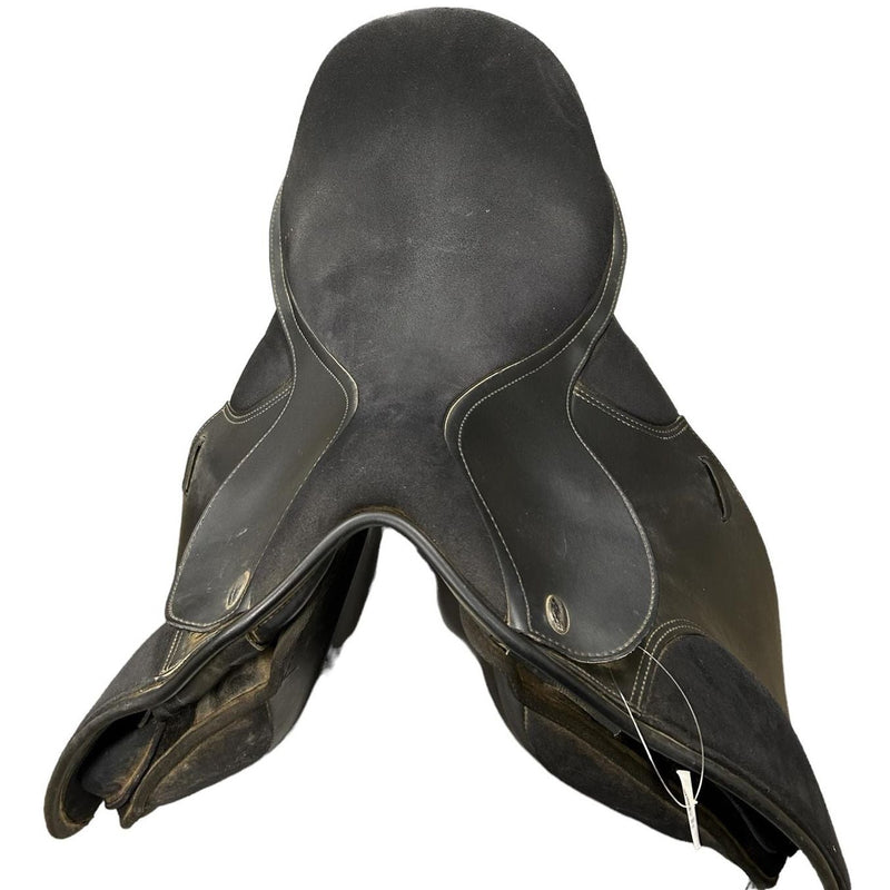 Thorowgood Synthetic Dressage Saddle - black 18 in. - USED -